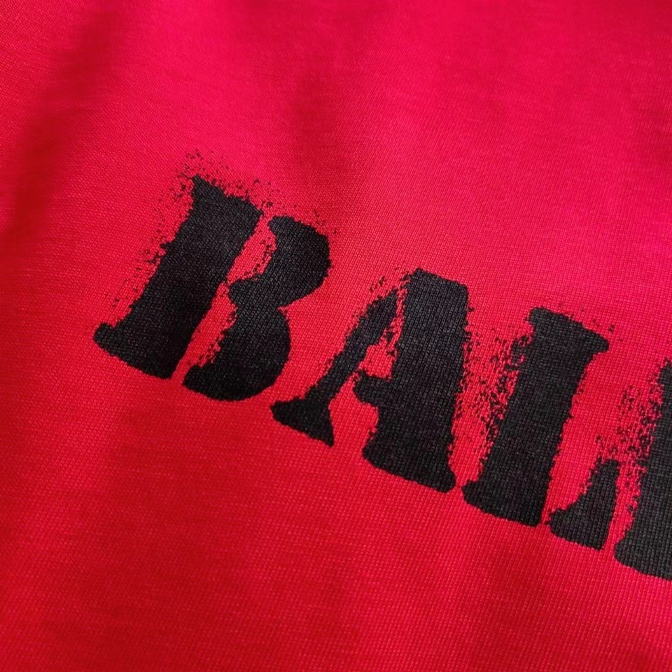 巴黎世家 Balenciaga 模糊前后Logo短袖 袖口下摆采用磨烂工艺 双线的针法加持