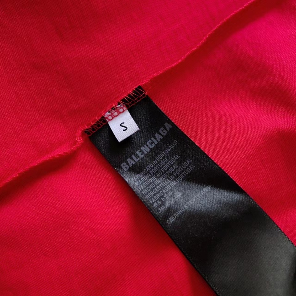 巴黎世家 Balenciaga 模糊前后Logo短袖 袖口下摆采用磨烂工艺 双线的针法加持