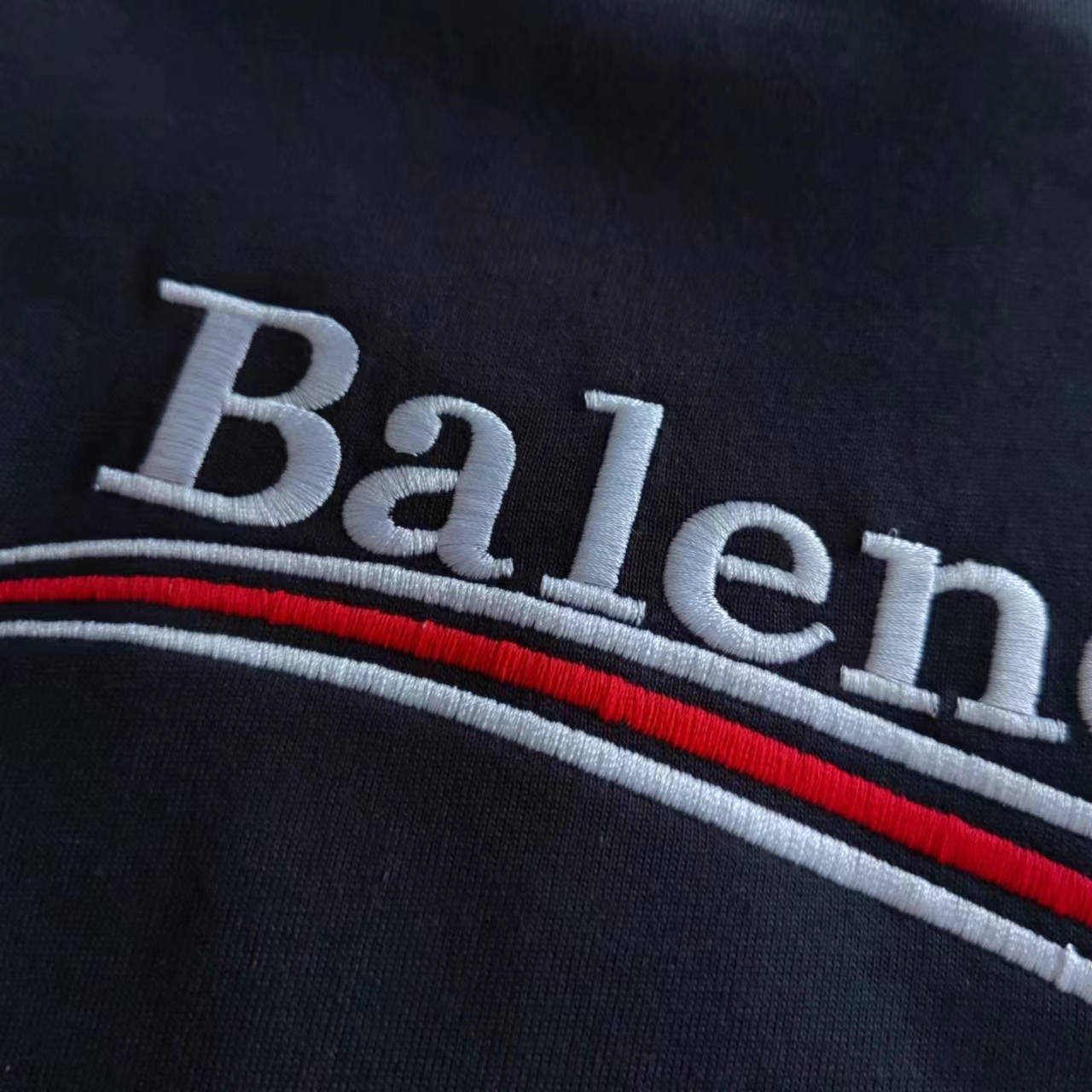 巴黎世家Balenciaga可乐刺绣短袖