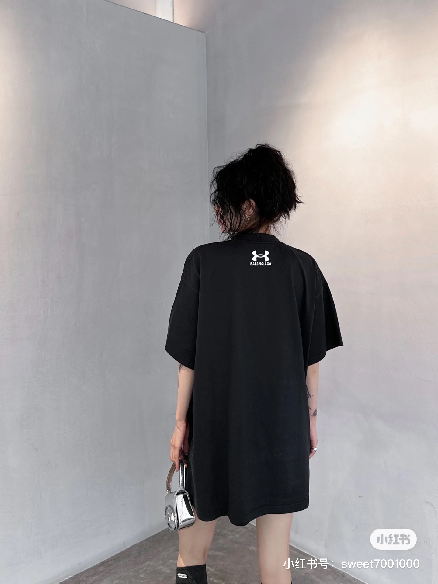 模特上身效果
巴黎世家Balenciag 安德玛联名短袖