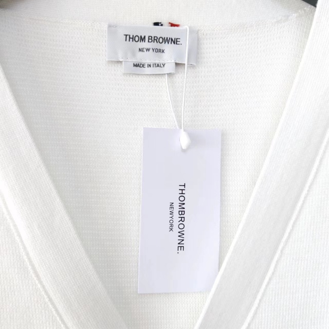 THOM BROWNE 汤姆布朗 .TB经典双袖标加厚毛衣五扣开衫