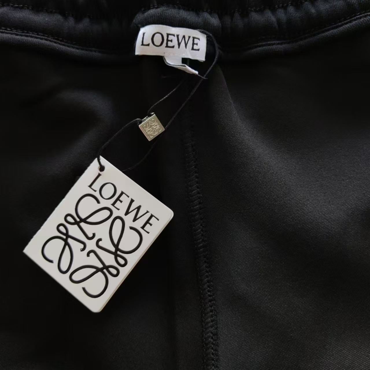 Loewe/罗意威 24SS镶入式工艺刺绣字母logo长裤
