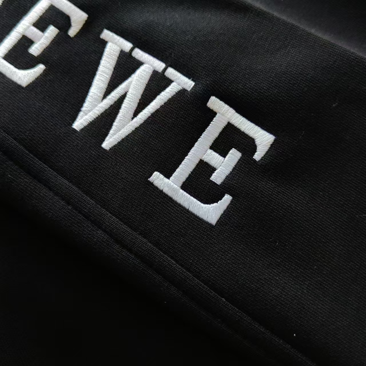 Loewe/罗意威 24SS镶入式工艺刺绣字母logo长裤