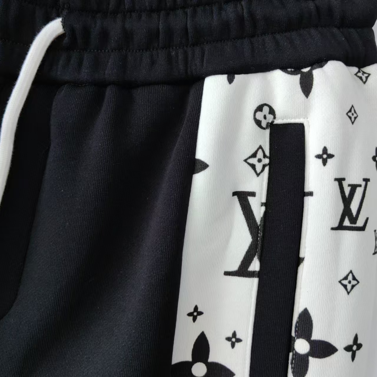 LOUIS VUITTON/路易威登 24SS侧边老花Logo拼接长裤