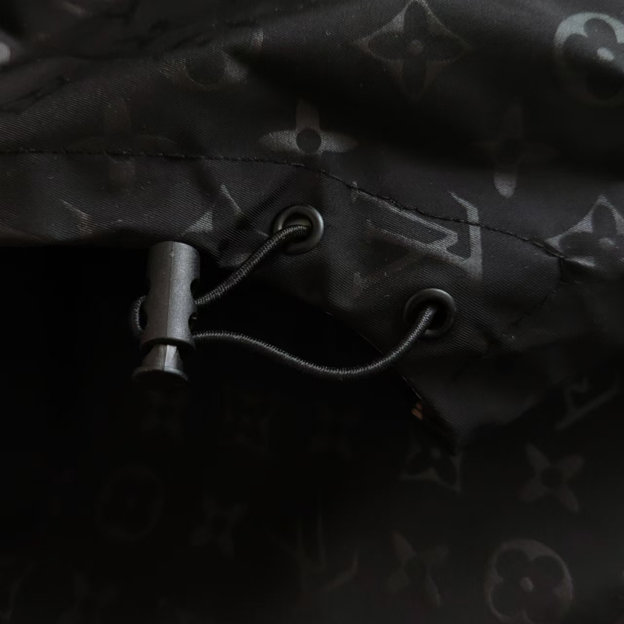 Louis Vuitton/路易威登LV满印提花暗纹连帽外套冲锋衣
