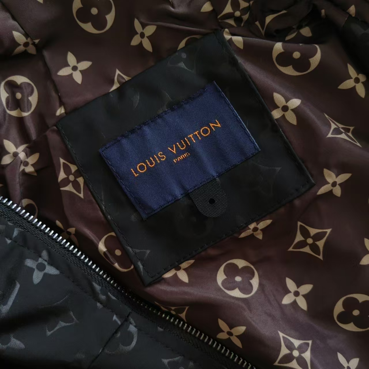 Louis Vuitton/路易威登LV满印提花暗纹连帽外套冲锋衣