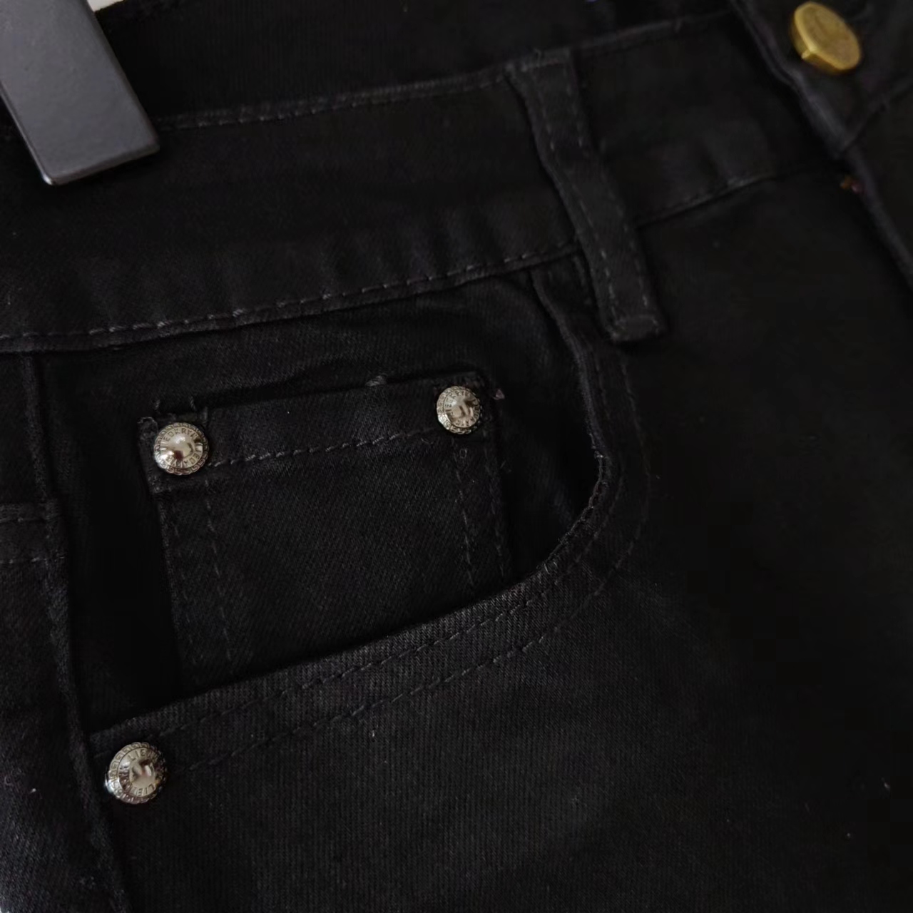 LV路易威登Louis Vuitton 休闲水洗牛仔裤带彩色字母标志