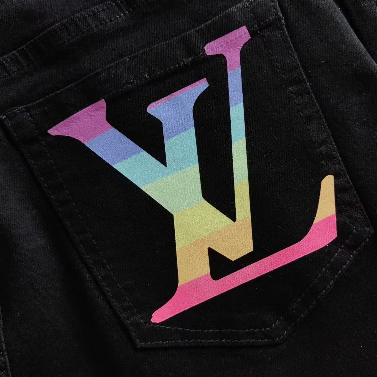 LV路易威登Louis Vuitton 休闲水洗牛仔裤带彩色字母标志