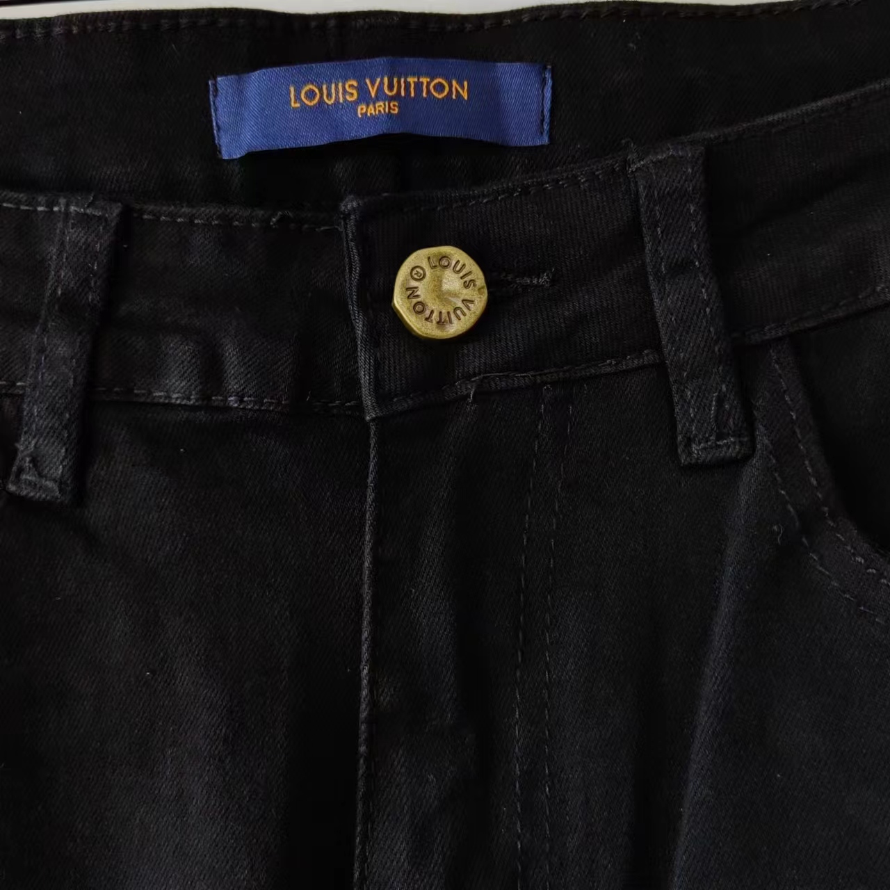 LV路易威登Louis Vuitton 休闲水洗牛仔裤带彩色字母标志