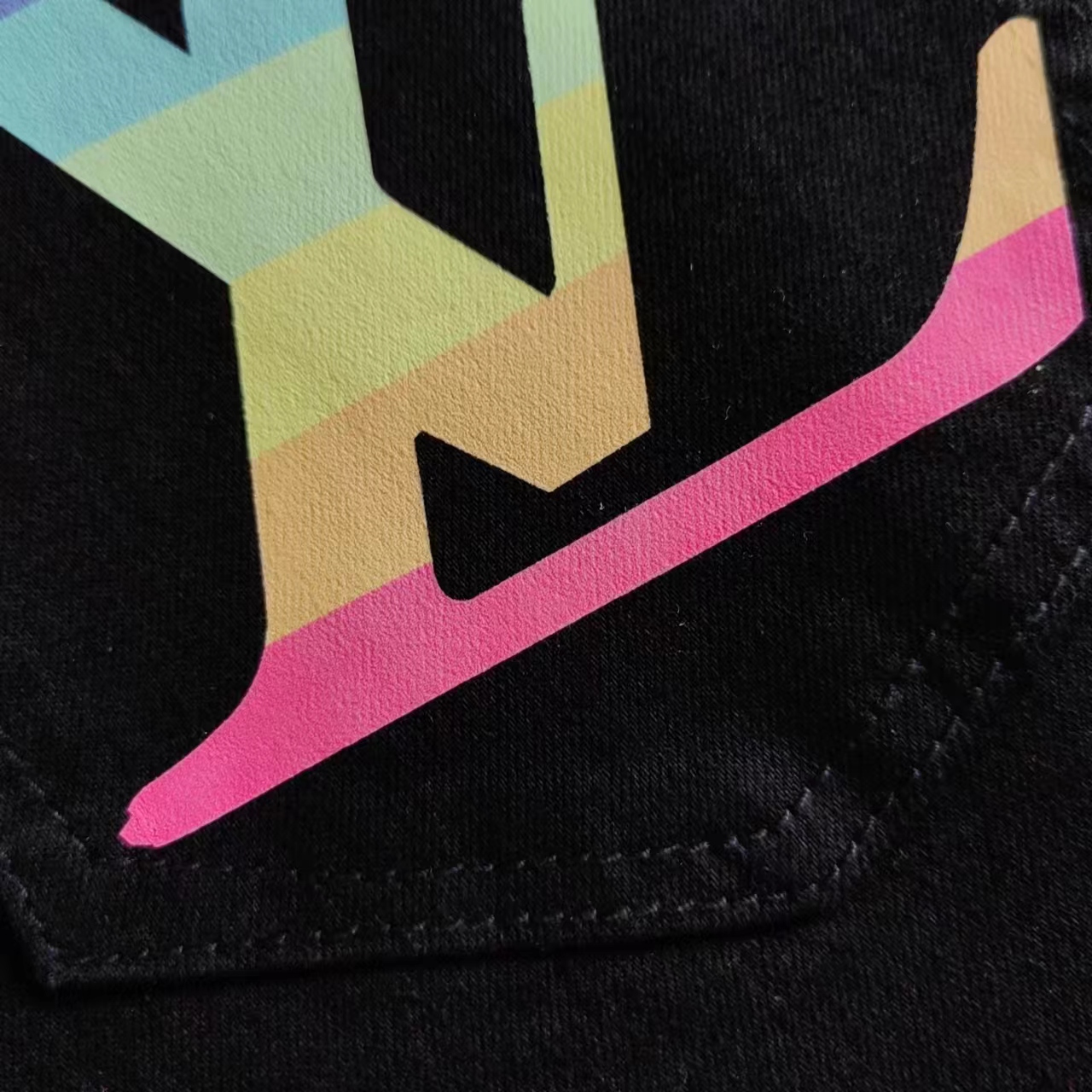 LV路易威登Louis Vuitton 休闲水洗牛仔裤带彩色字母标志