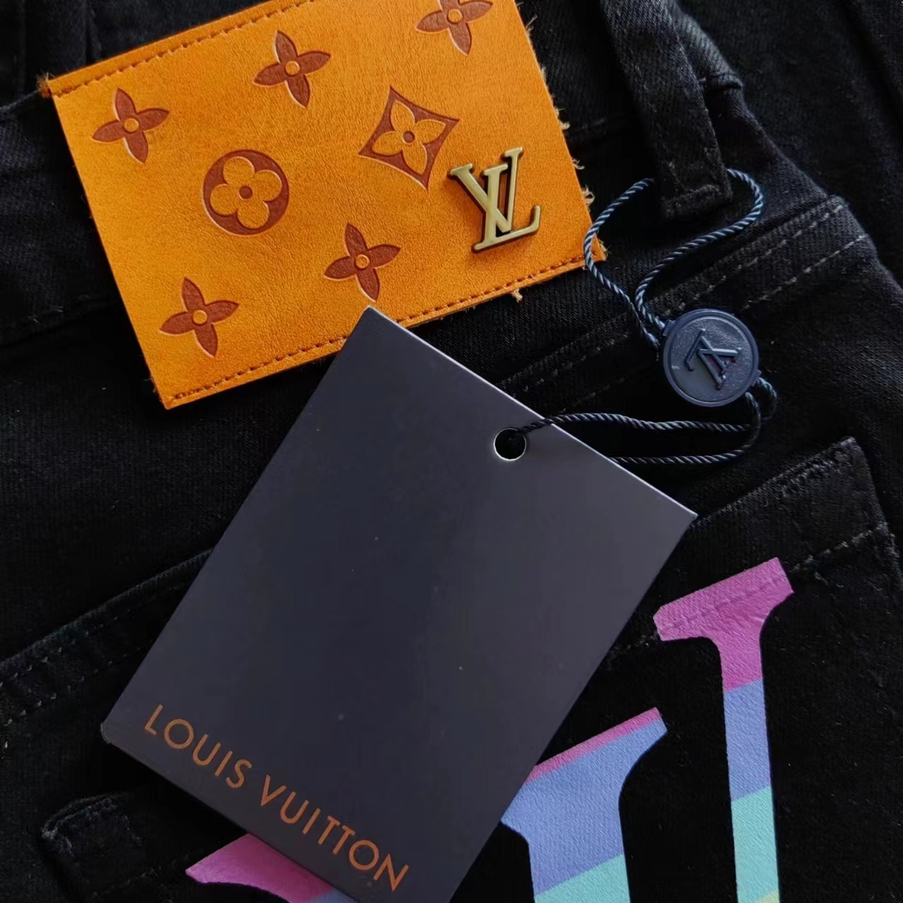 LV路易威登Louis Vuitton 休闲水洗牛仔裤带彩色字母标志