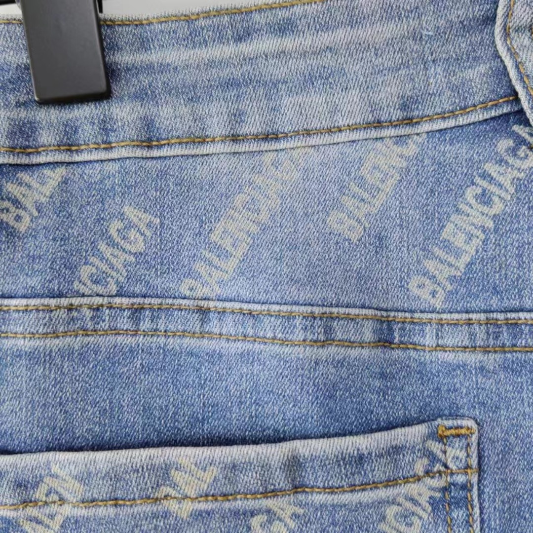 巴黎世家Balenciaga 经典字母满印logo仔长裤