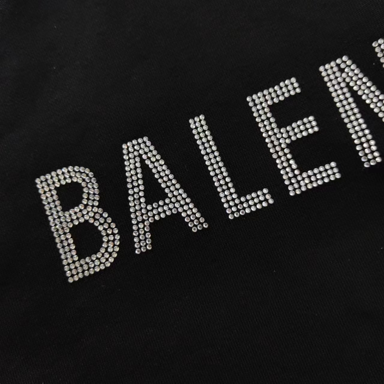 巴黎世家Balenciagg 新款前后中间字母烫钻卫衣 黑色