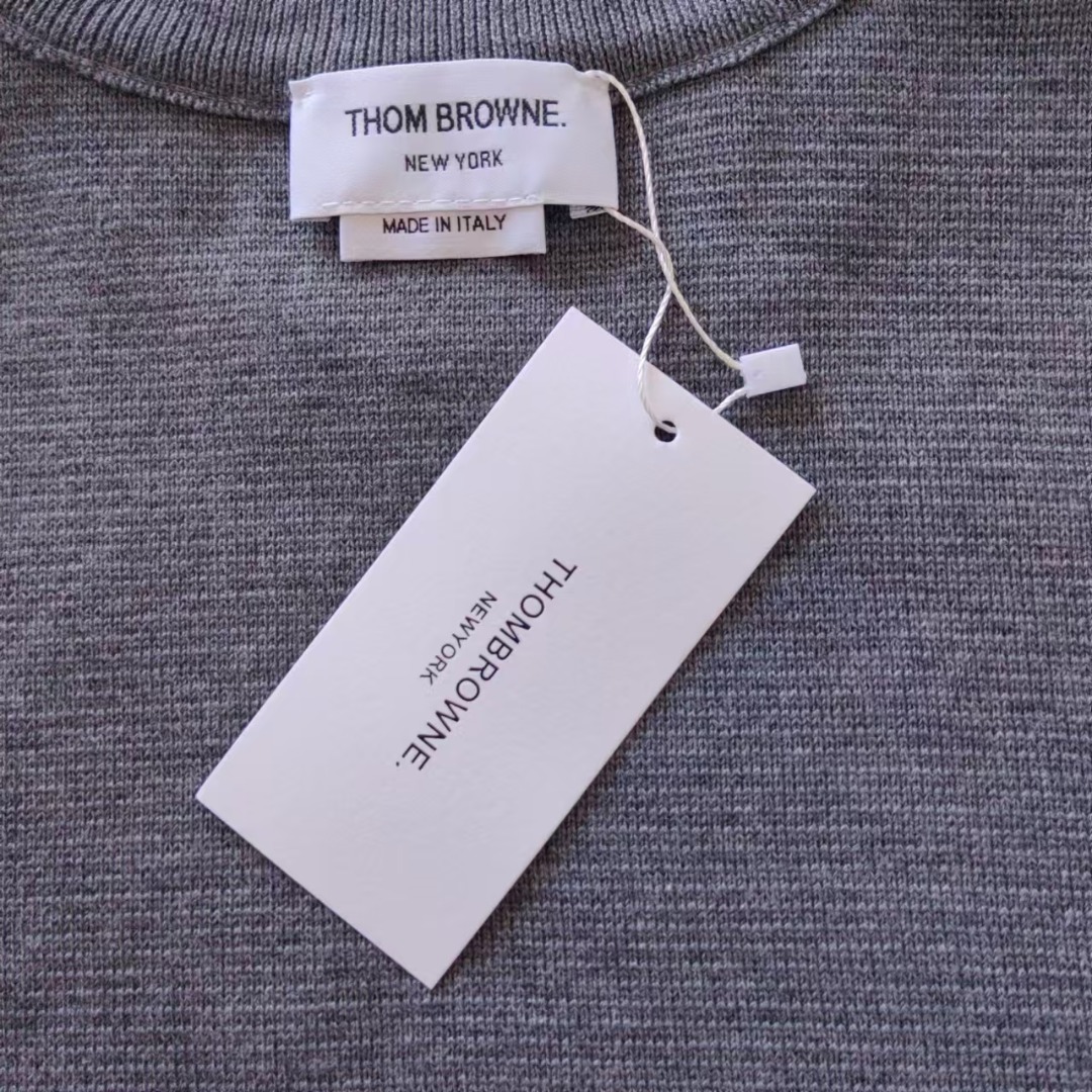 THOM BROWNE 汤姆布朗 .TB经典加厚双袖标圆领毛衣