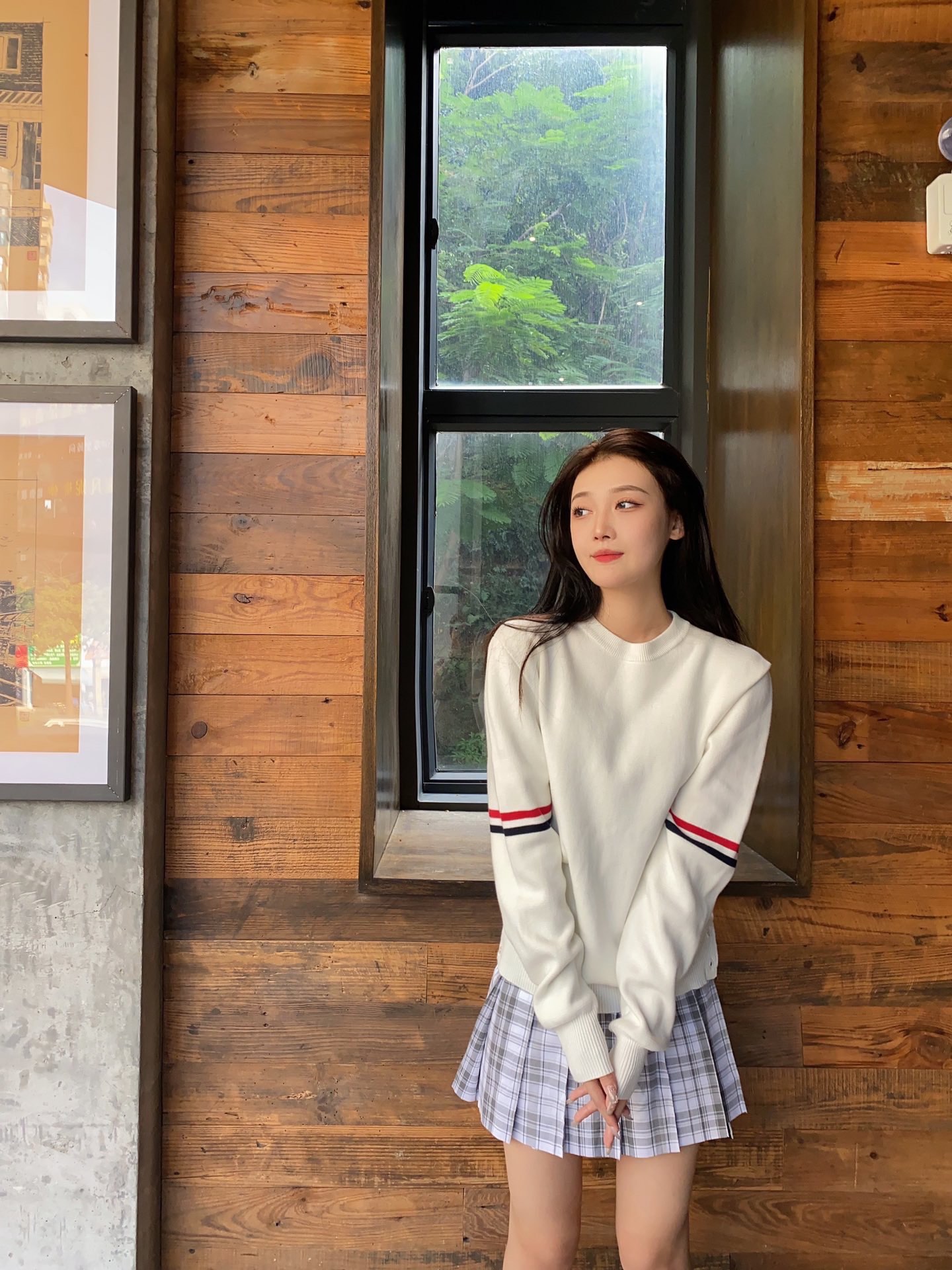 模特上身效果
THOM BROWNE 汤姆布朗 .TB经典加厚双袖标圆领毛衣