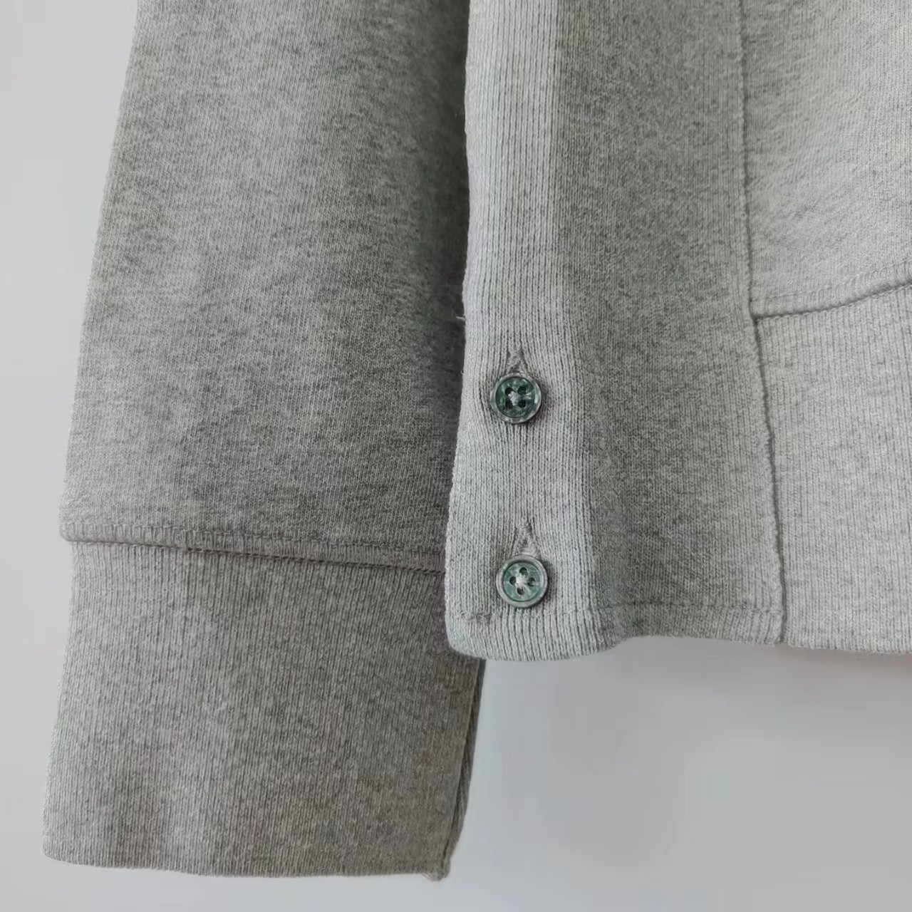 ThomBrowne/汤姆布朗万年经典色织圆领卫衣 领口三角单独横机摇