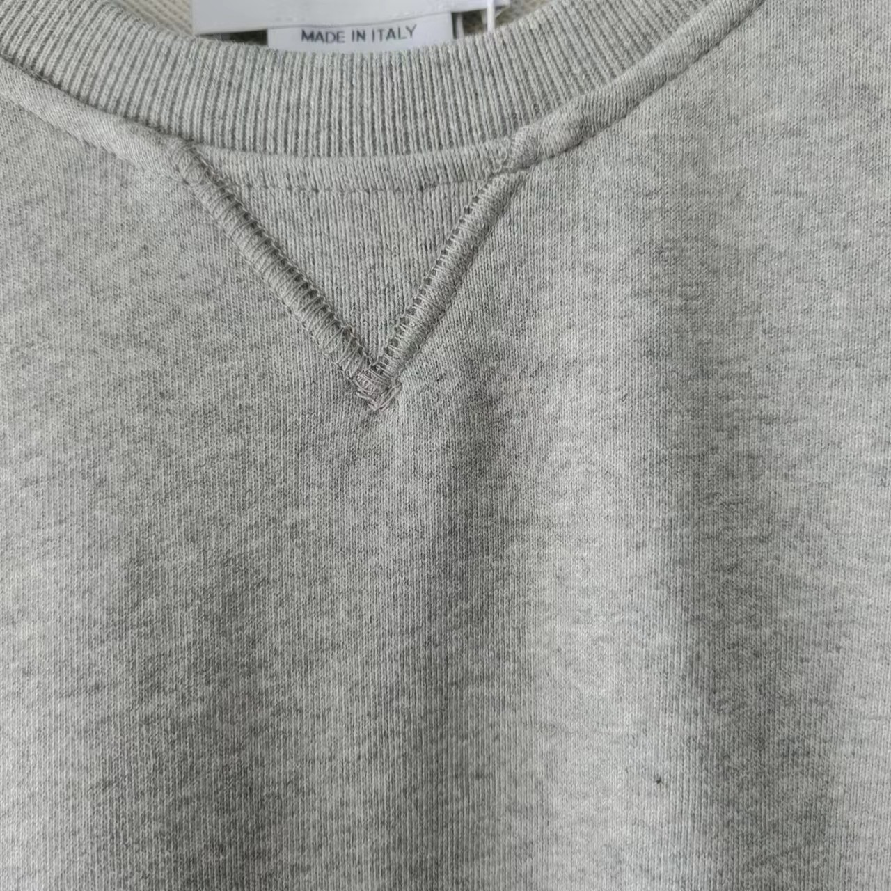 ThomBrowne/汤姆布朗万年经典色织圆领卫衣 领口三角单独横机摇