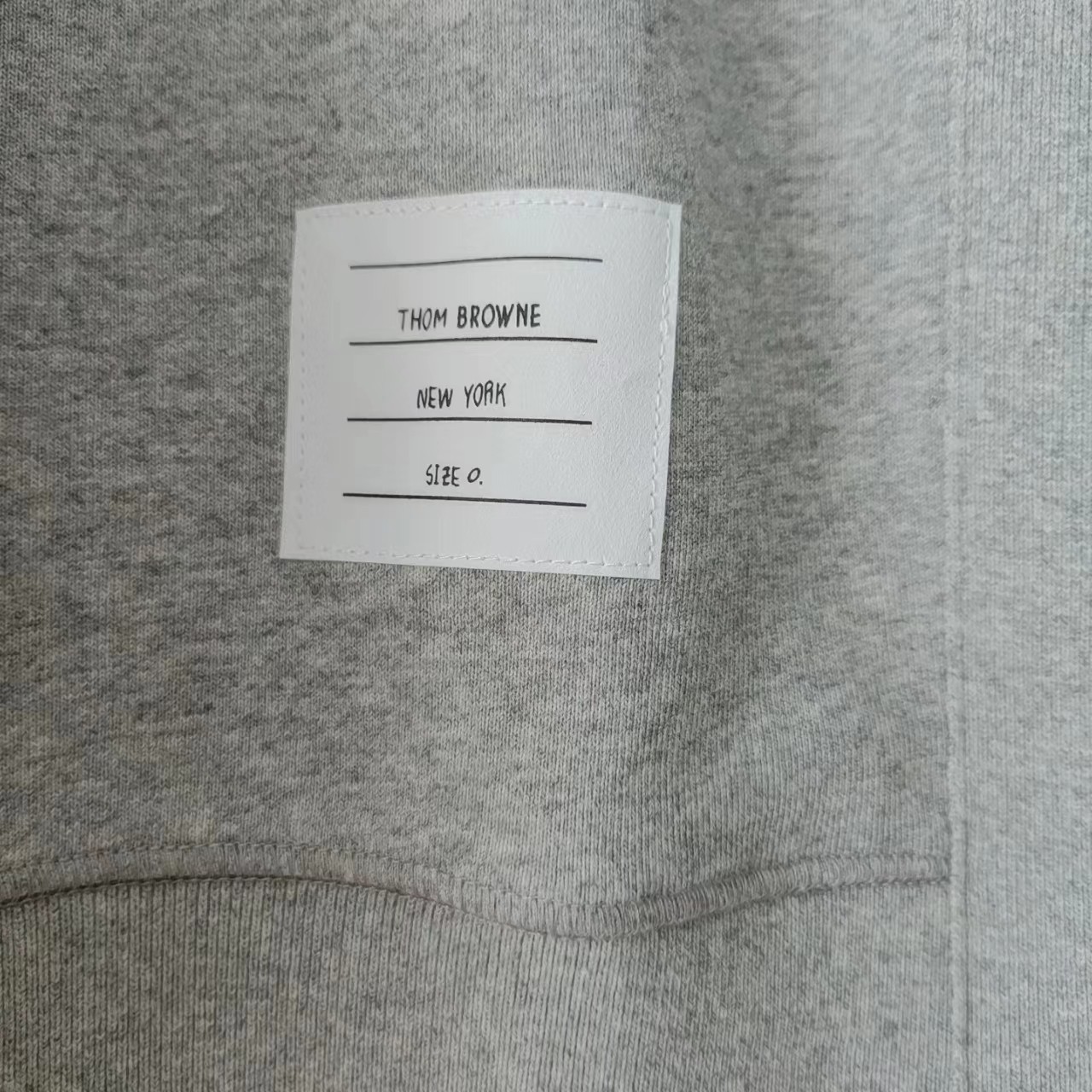 ThomBrowne/汤姆布朗万年经典色织圆领卫衣 领口三角单独横机摇