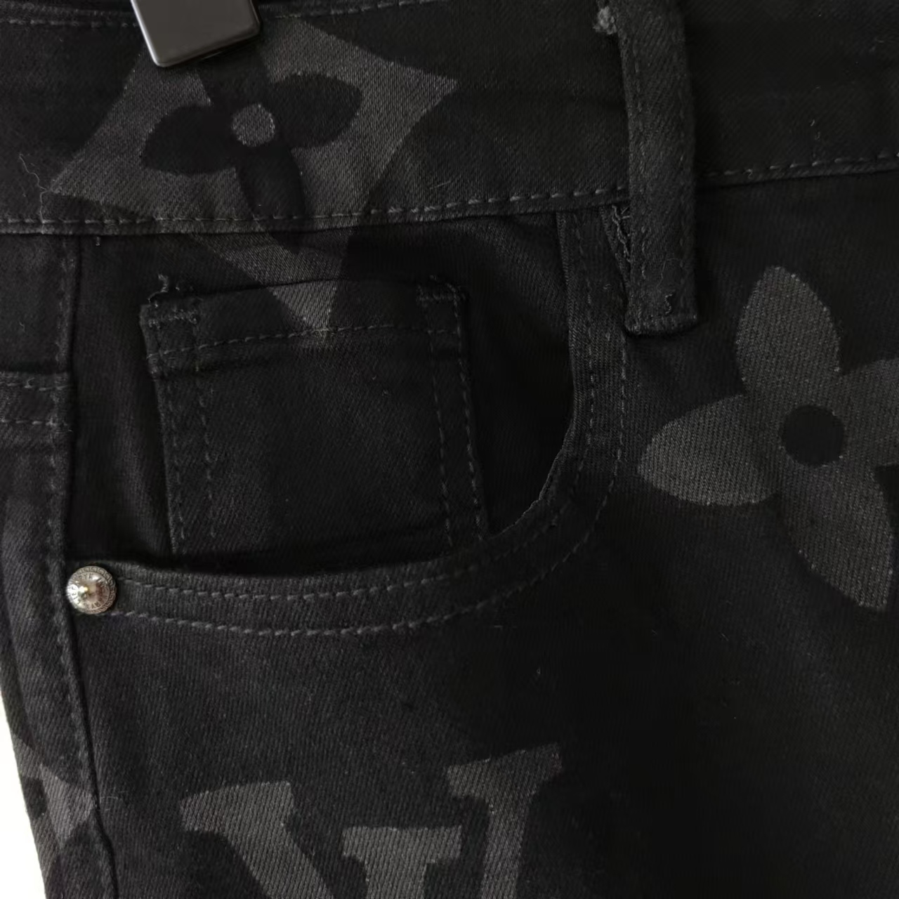 Lv &路易威登 Louis Vuitton经典印花logo牛仔裤
