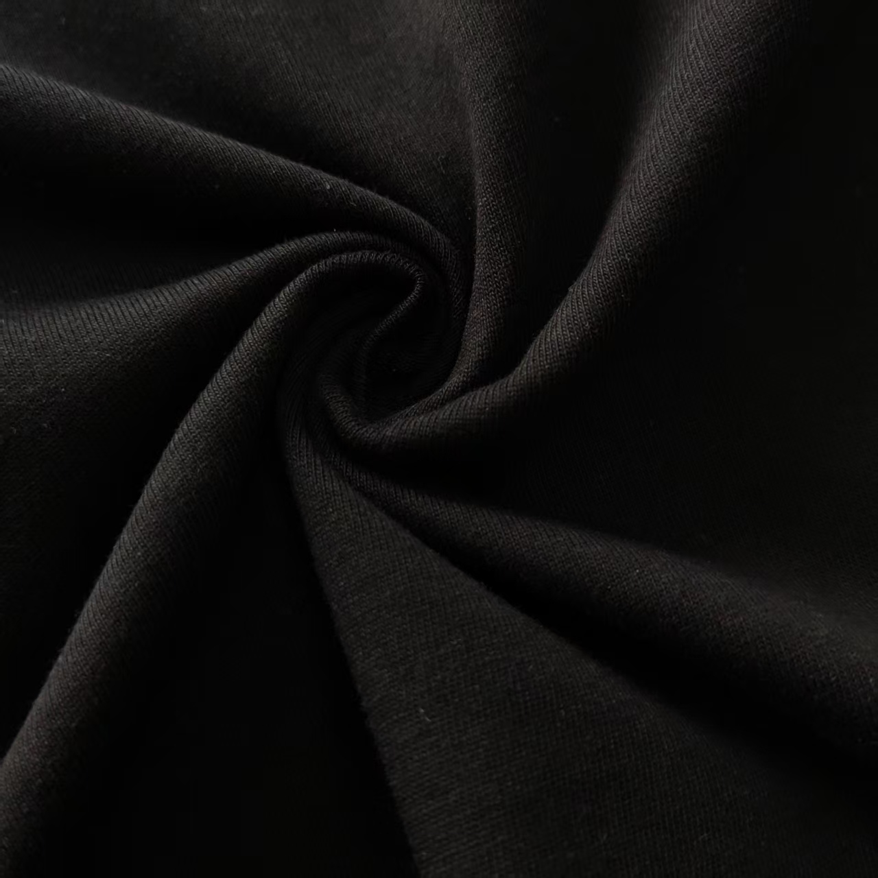 Gucci/古驰 渐变字母logo短袖 进口百分百纯棉面料 穿着舒适透气 胸前印花清晰细腻