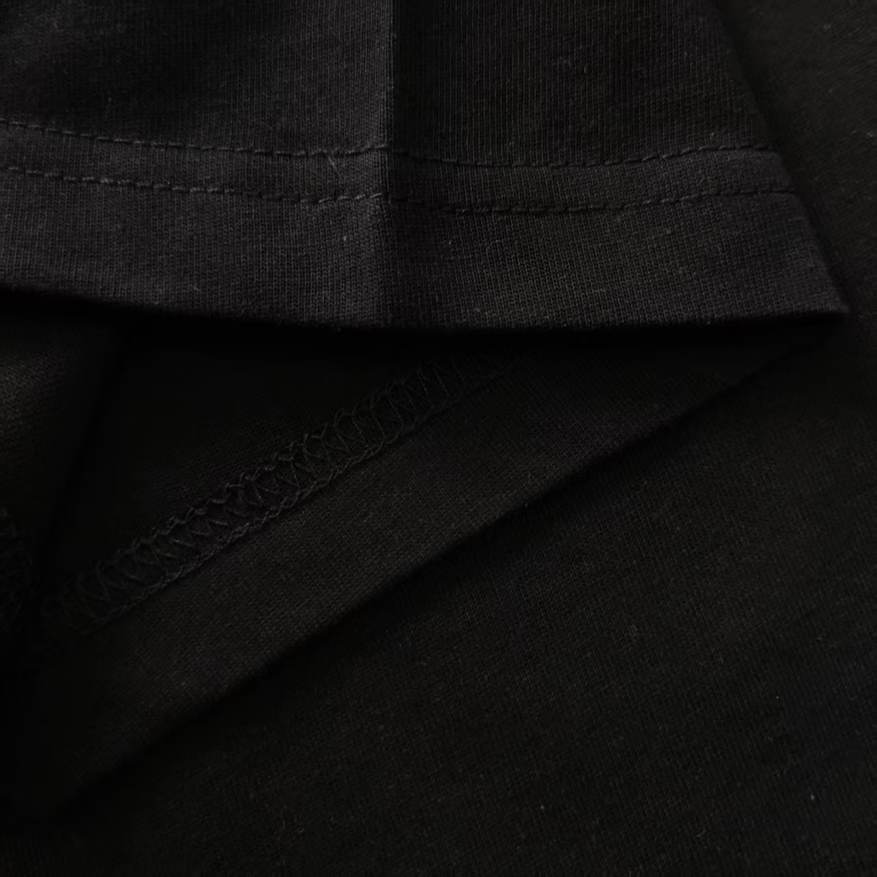 Gucci/古驰 渐变字母logo短袖 进口百分百纯棉面料 穿着舒适透气 胸前印花清晰细腻