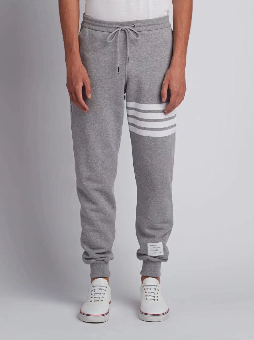 模特上身效果
THOM BROWNE 汤姆布朗. TB经典色织毛圈长卫裤