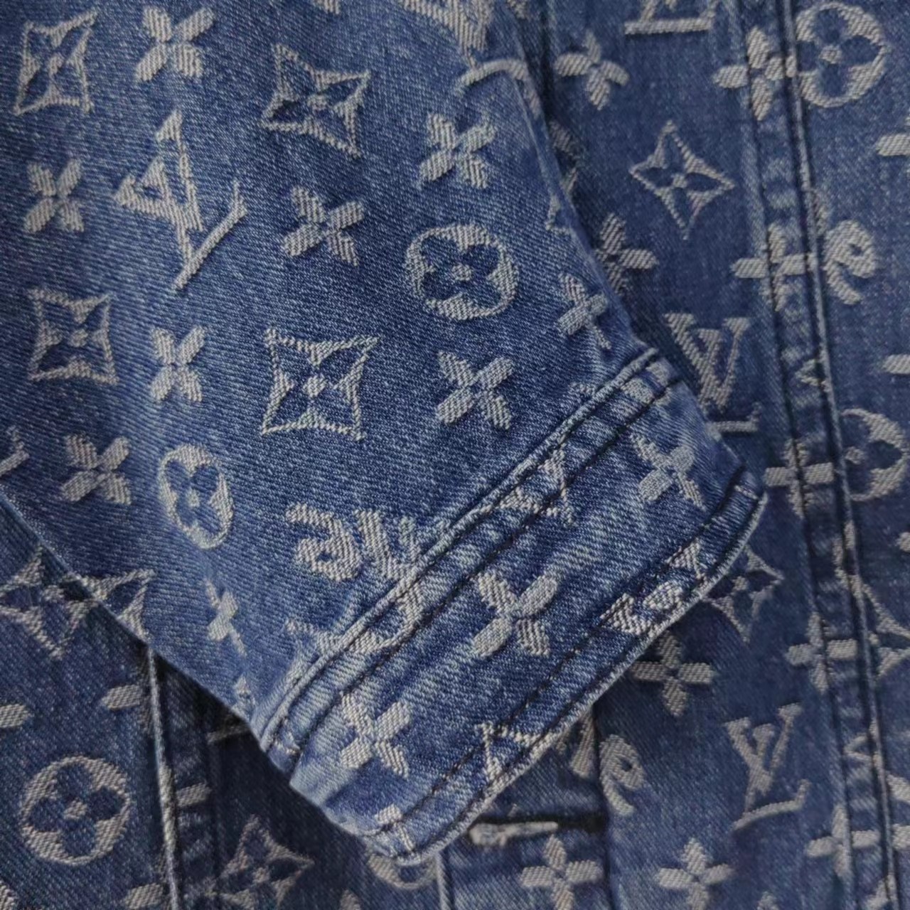 路易威登Louis Vuttion Supreme 联名印花牛仔外套
