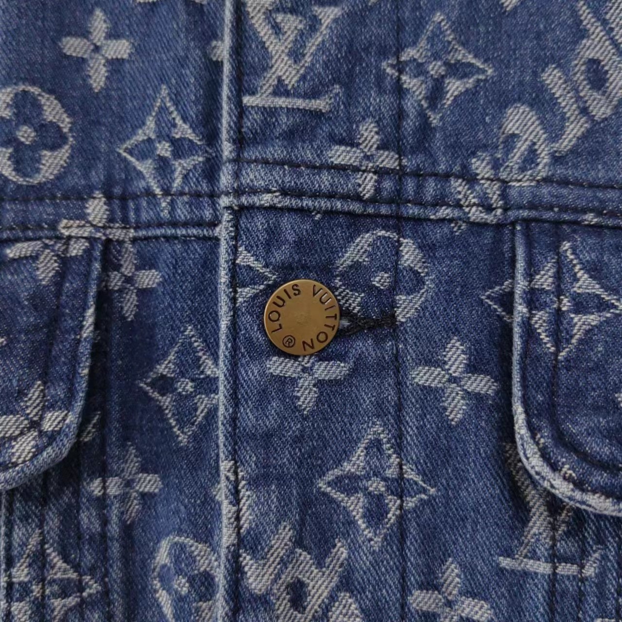 路易威登Louis Vuttion Supreme 联名印花牛仔外套