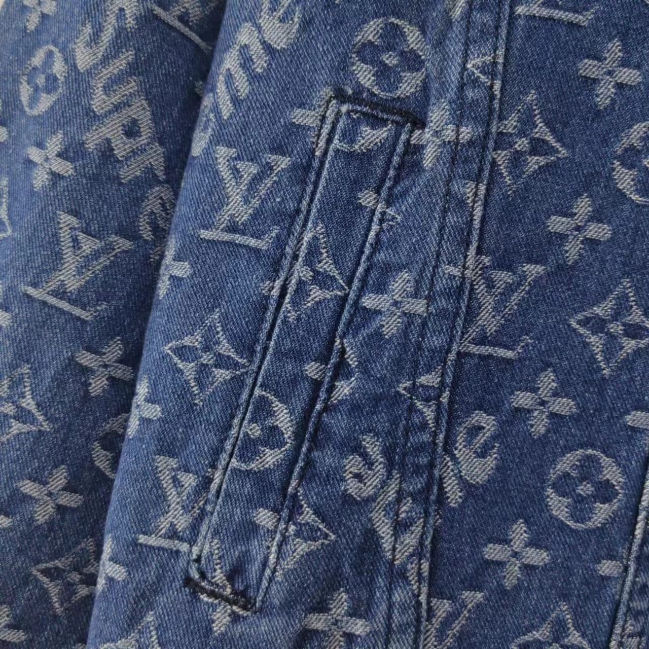 路易威登Louis Vuttion Supreme 联名印花牛仔外套