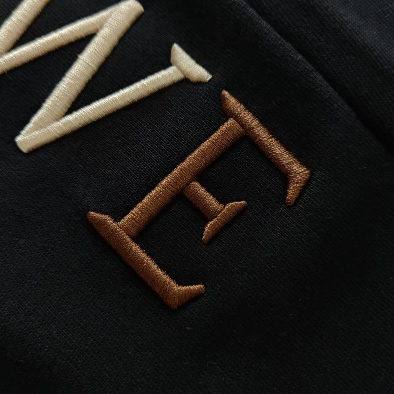 罗意威/Loewe 撞色立体字母logo刺绣休闲长裤 黑色