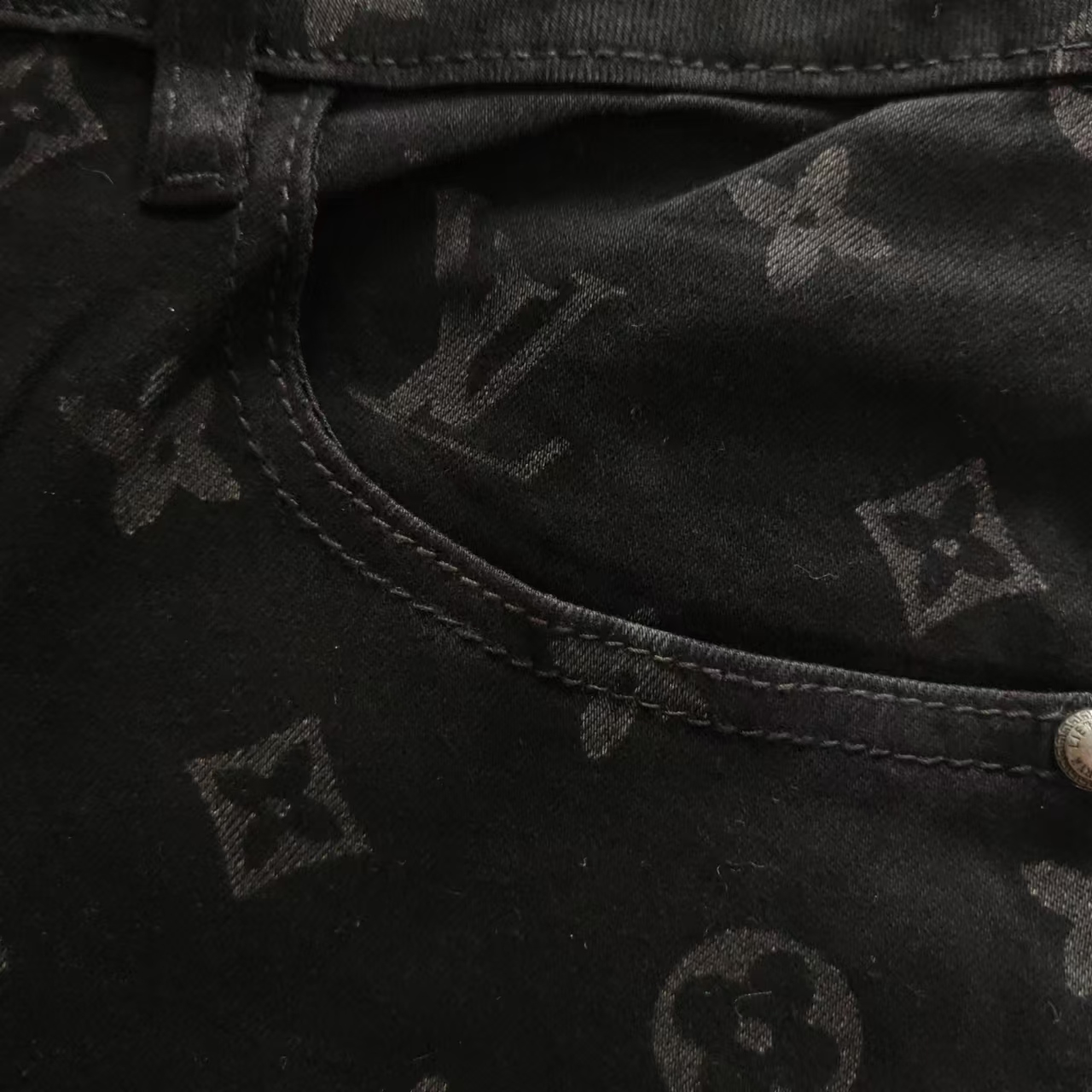 Louis Vuitton /路易威登 经典满印老花LOGO水洗牛仔裤