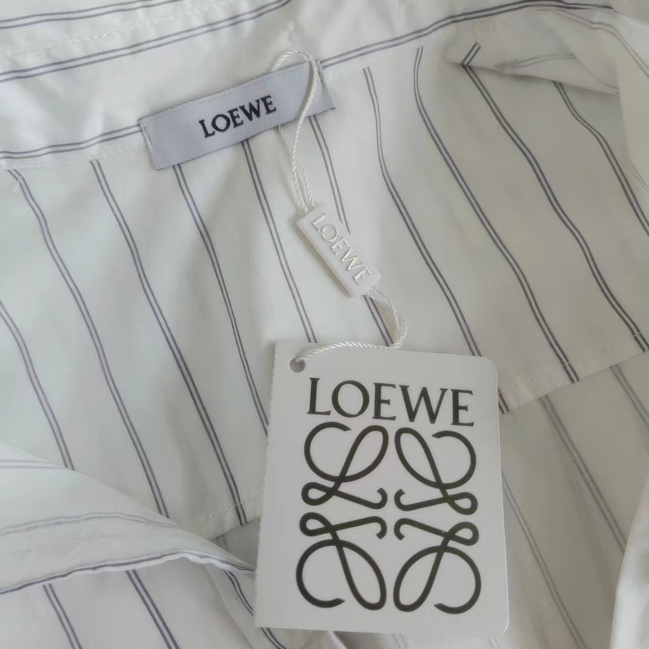LOEWE 罗意威 2023ss 晕染灰条纹刺绣衬衫