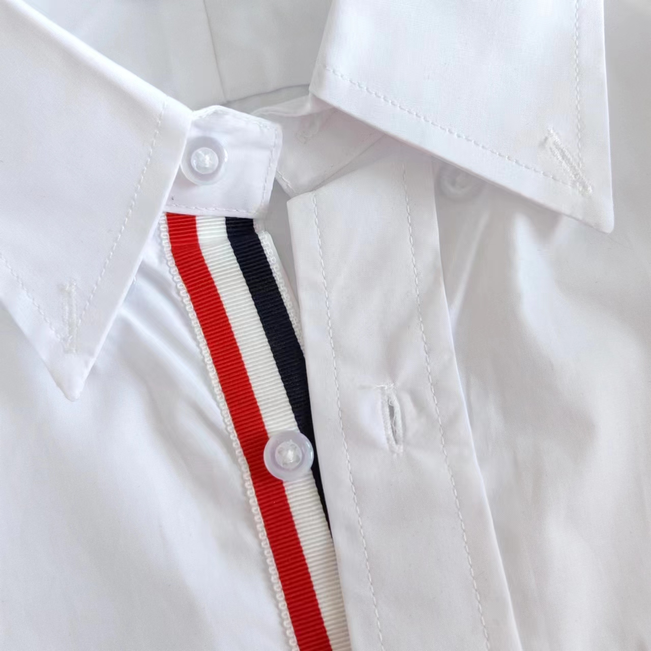 THOM BROWNE 汤姆布朗.TB衬衫府绸面料内门襟织带薄款夏季休闲衬衣