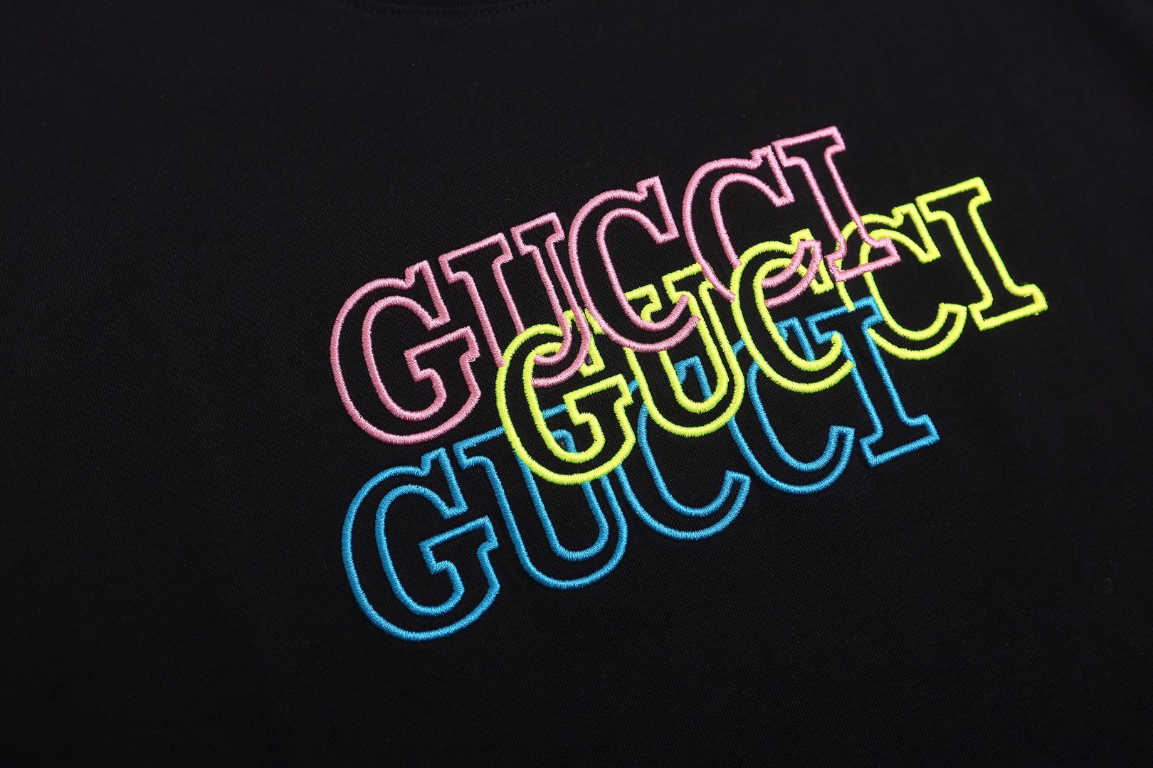GUCCI古驰字母重影彩色绣花布工艺情侣休闲短袖T恤