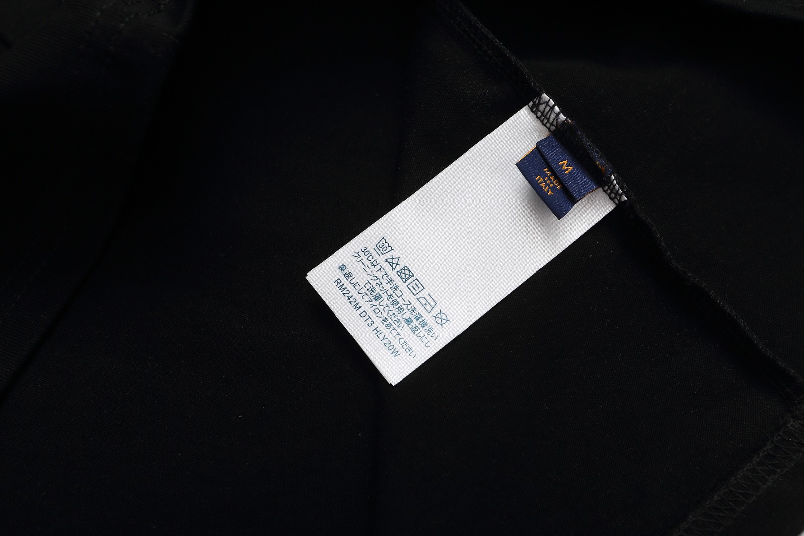 LOUIS VUITTON路易威登刺绣LOGO短袖T恤 白色 黑色-莆田鞋,莆田鞋货源,高仿鞋,高仿鞋货源,安福档口,莆田高仿鞋,莆田鞋批发,高仿鞋批发,莆田高仿运动鞋,高仿运动鞋,莆田运动鞋 LOUIS VUITTON路易威登刺绣LOGO短袖T恤 白色 黑色