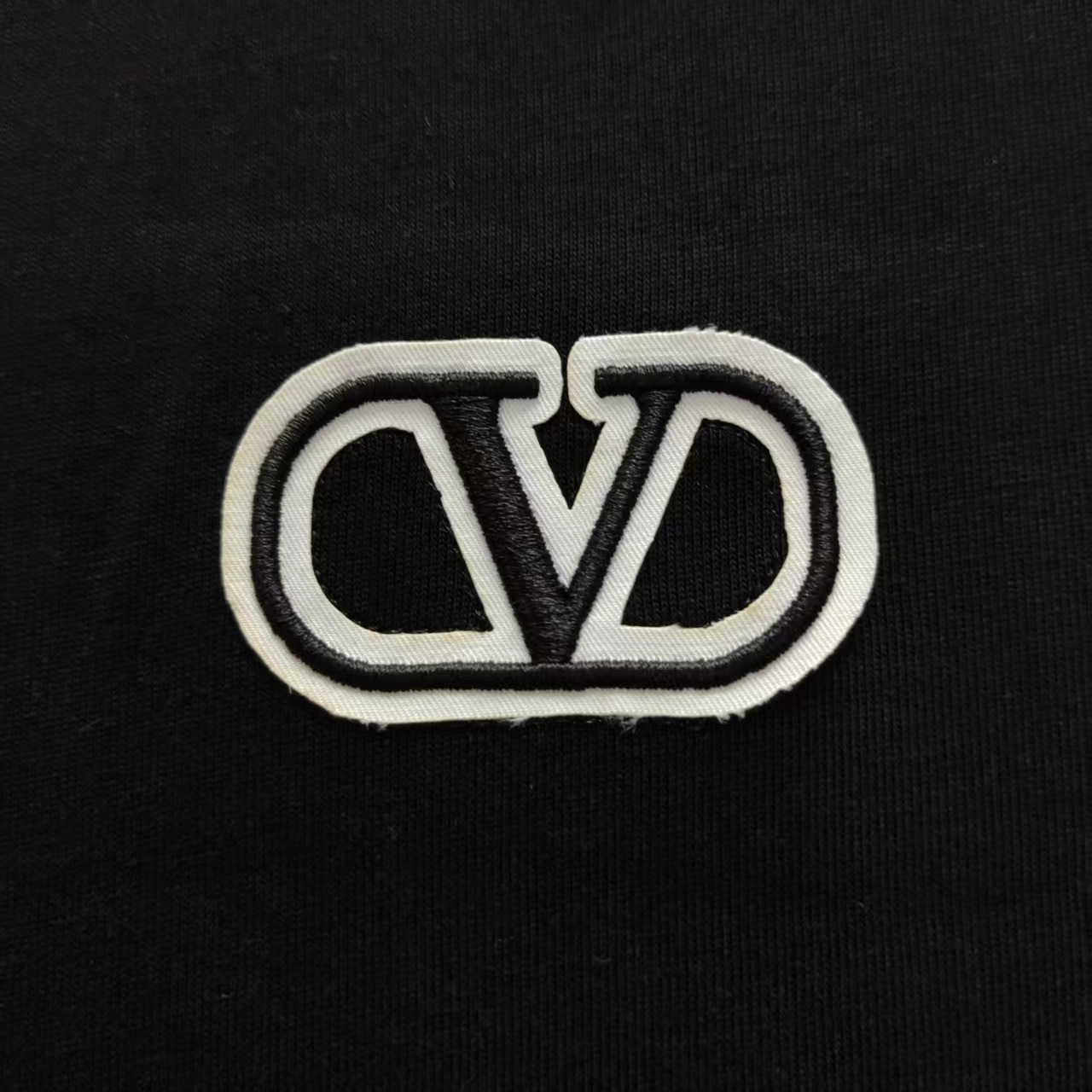 VNO 华伦天奴 小标刺绣短袖 落肩超大版型 260克纯棉 黑色 白色