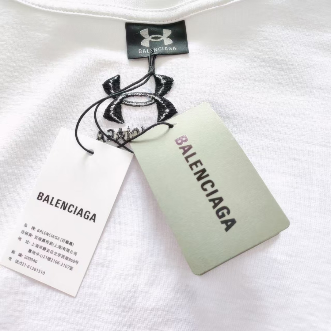 巴黎世家Balenciag 安德玛联名短袖 刺绣区分