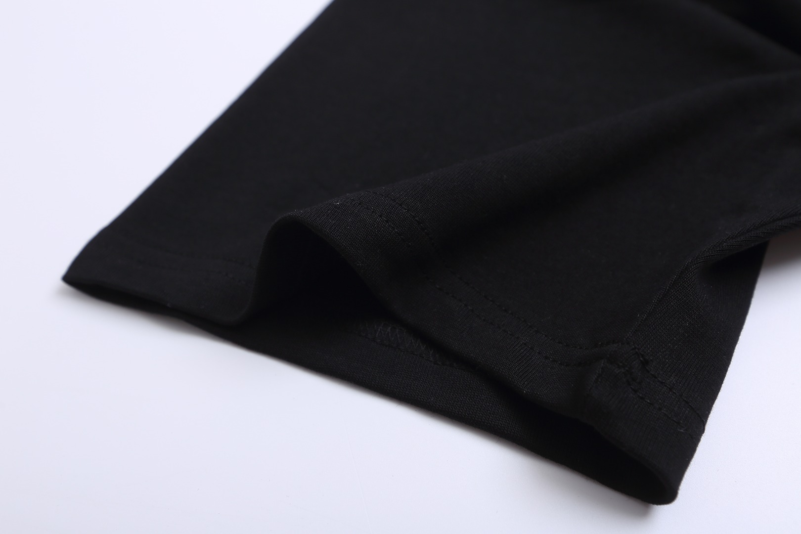 Loewe/罗意威 硅胶印字母Logo短袖T恤 黑色 白色