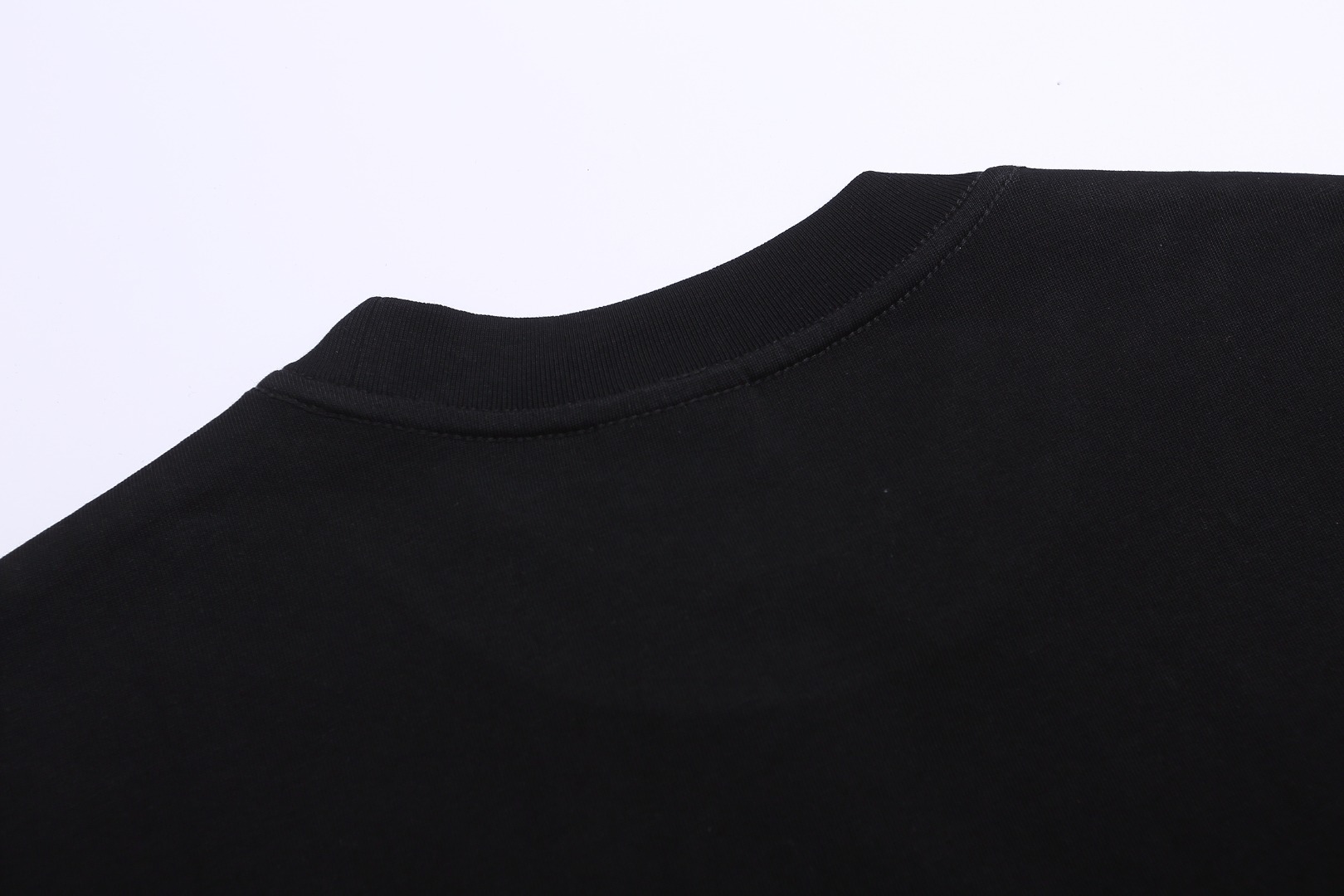 Loewe/罗意威 硅胶印字母Logo短袖T恤 黑色 白色