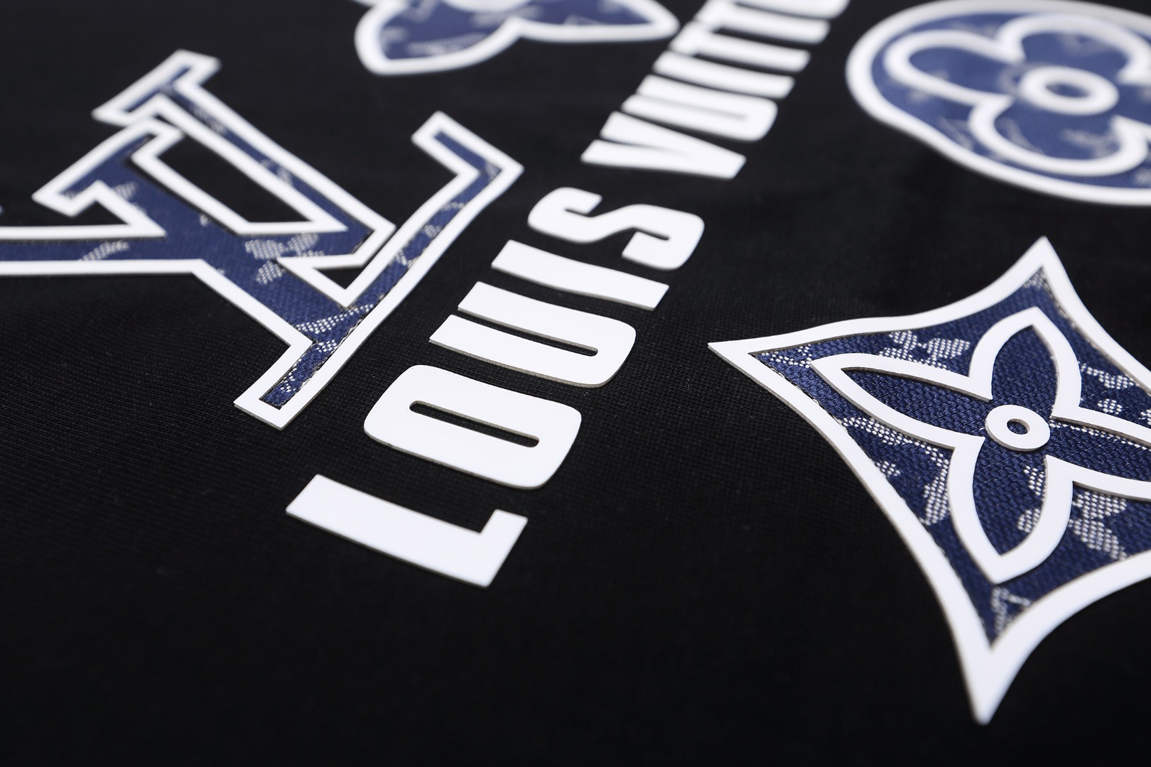 Louis Vuitton/路易威登 三花硅胶印及老花刺绣短袖T恤 白色 黑色