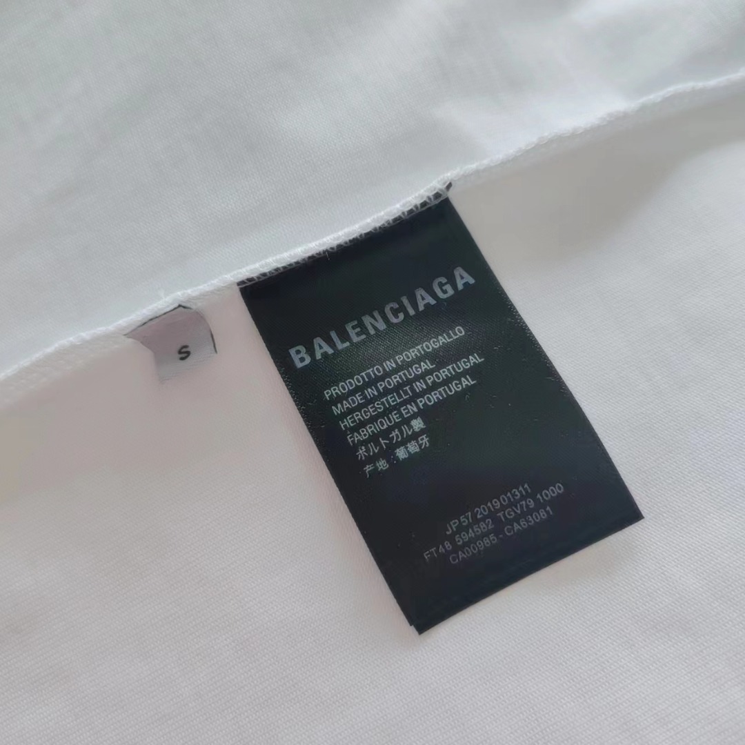 细节图 Balenciaga/巴黎世家 24SS后背M标logo印花短袖-Chinese UA Cheap High Quatity Brand Clothes Bags handbags Sneakers wholesale wholesaler seller from China Factory suppliers Fashion Clothing Shoes best Quality Beautiful Price 细节图 Balenciaga/巴黎世家 24SS后背M标logo印花短袖
