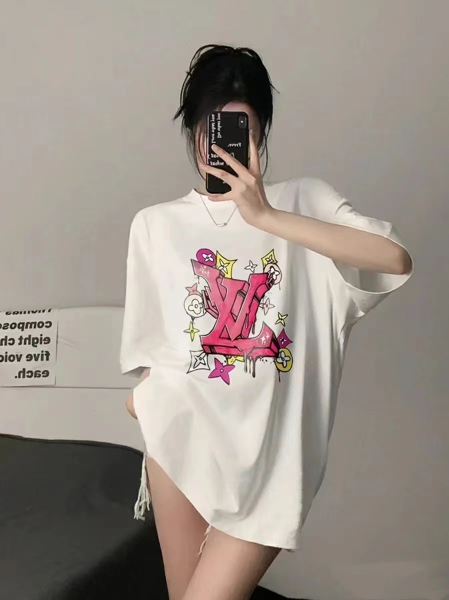 模特上身效果 Louis Vuit*on/路易威登 24S红L八方来财logo短袖 T桖