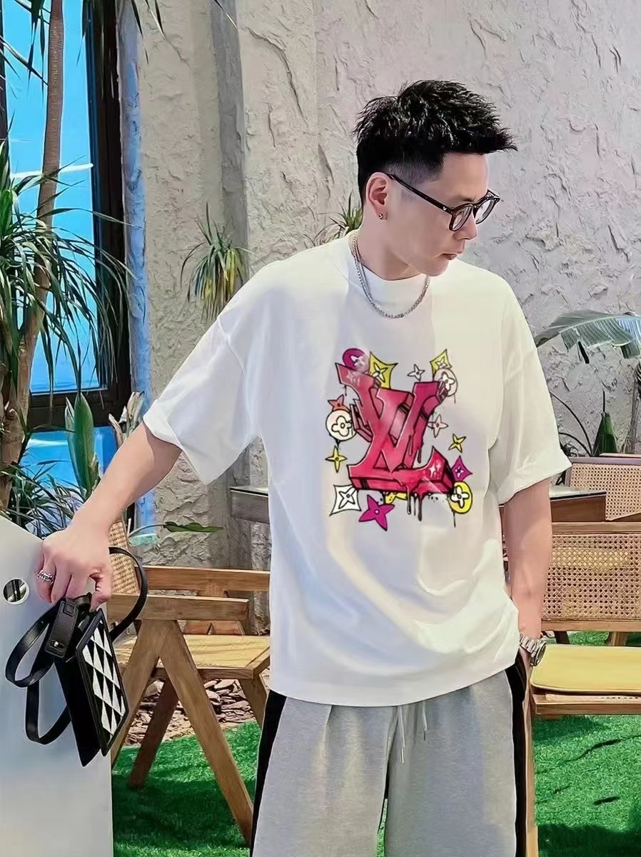 模特上身效果 Louis Vuit*on/路易威登 24S红L八方来财logo短袖 T桖