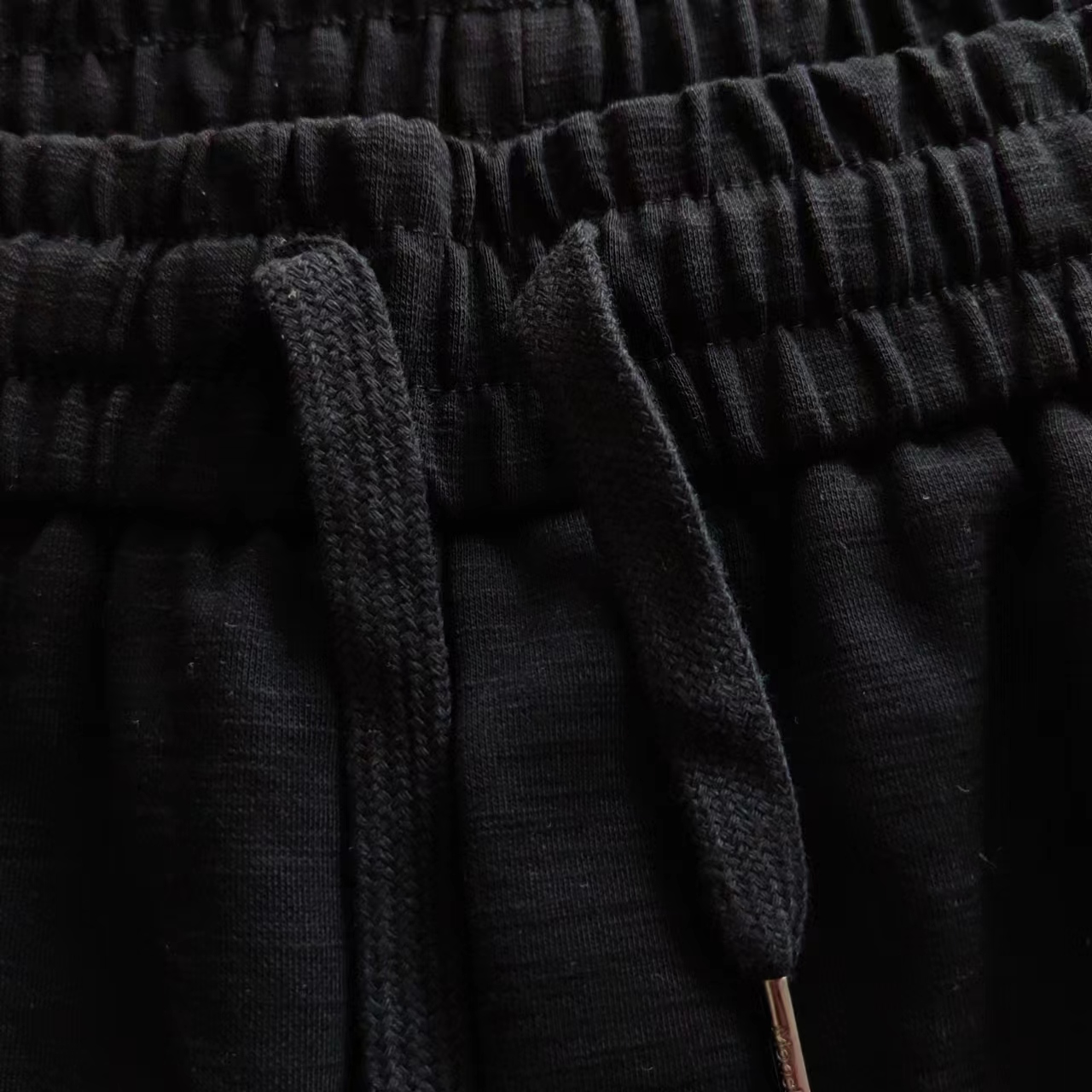 Moncler 蒙口 24SS字母LOGO后兜标志性五分短裤 简约 LoGO标识 五分裤