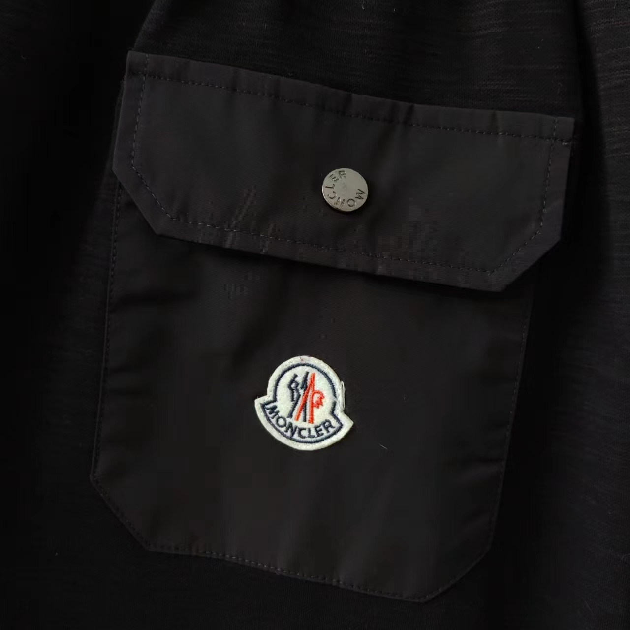 Moncler 蒙口 24SS字母LOGO后兜标志性五分短裤 简约 LoGO标识 五分裤