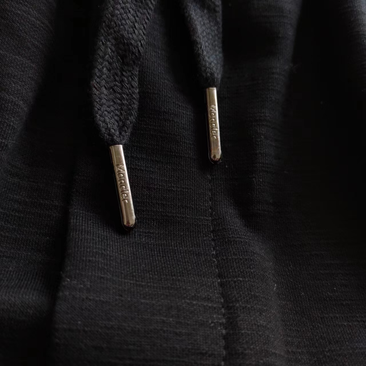 Moncler 蒙口 24SS字母LOGO后兜标志性五分短裤 简约 LoGO标识 五分裤