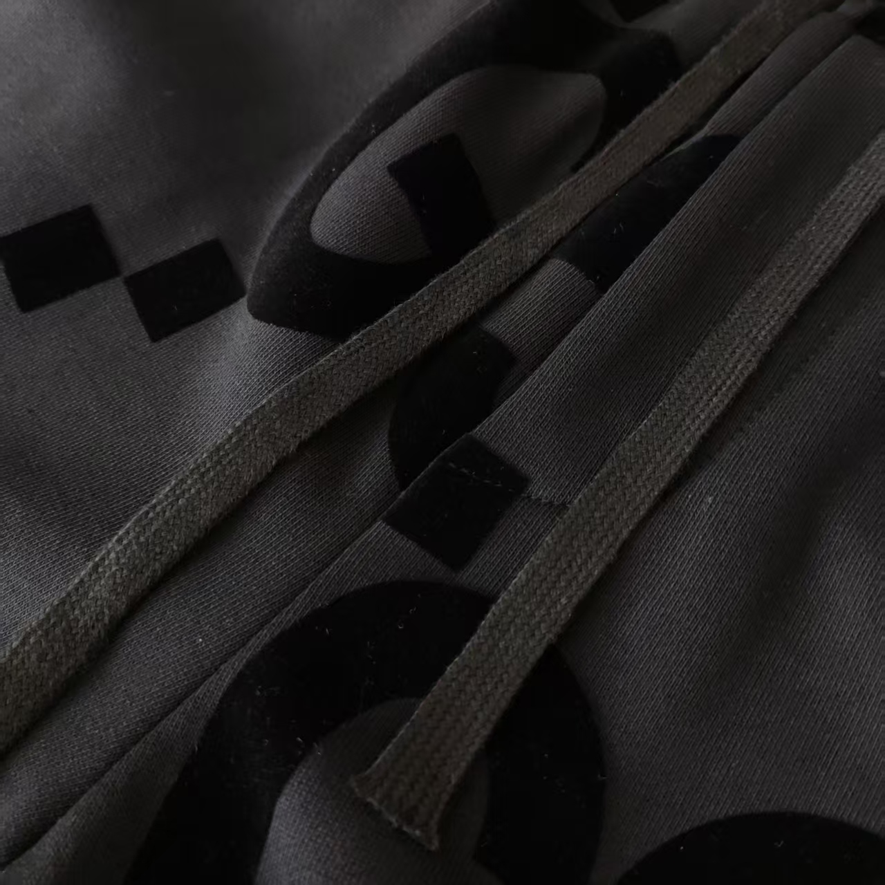 Gucci/古驰 植绒满印logo短裤 380g纯棉面料挺括有型暗纹植绒图案低调奢华有质感