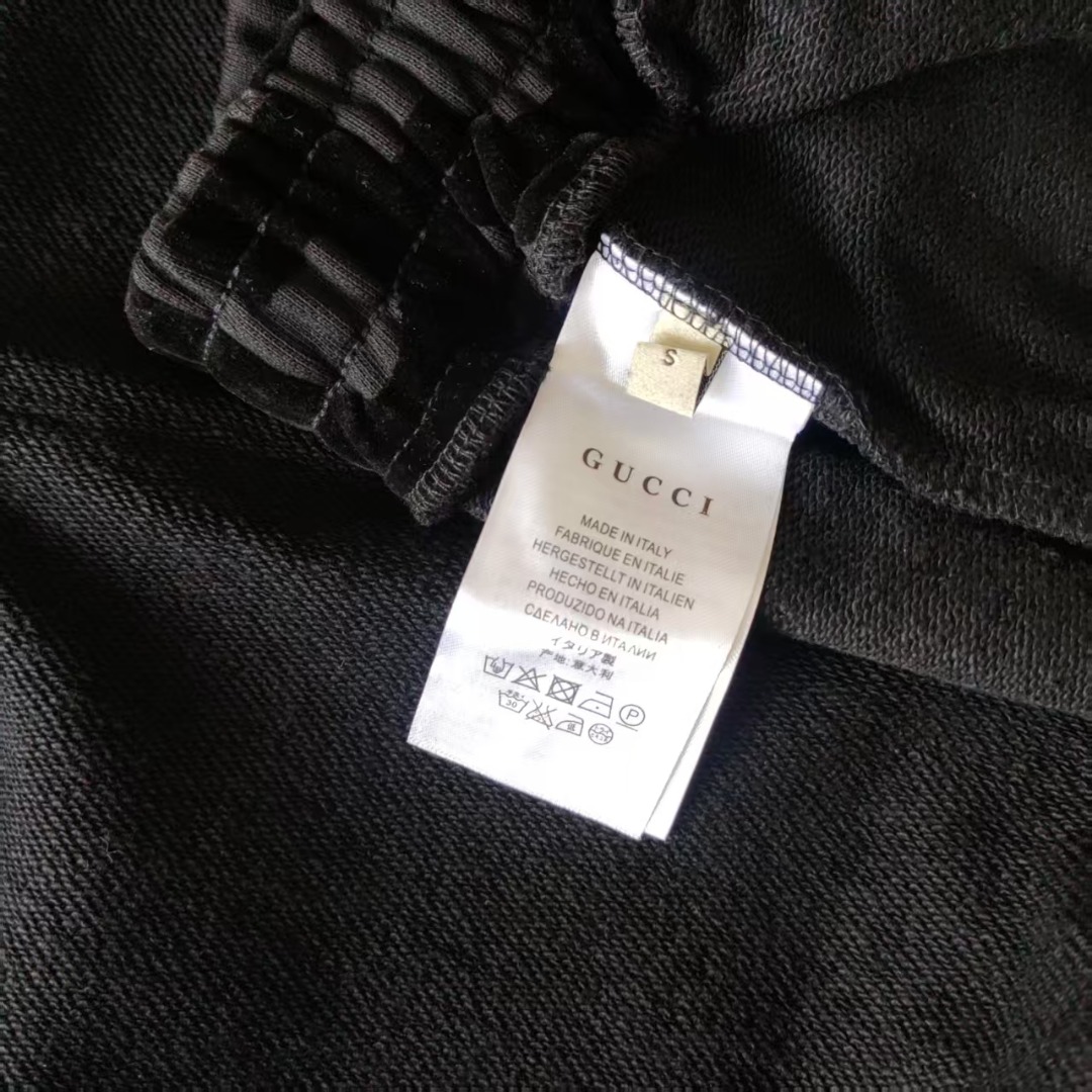 Gucci/古驰 植绒满印logo短裤 380g纯棉面料挺括有型暗纹植绒图案低调奢华有质感