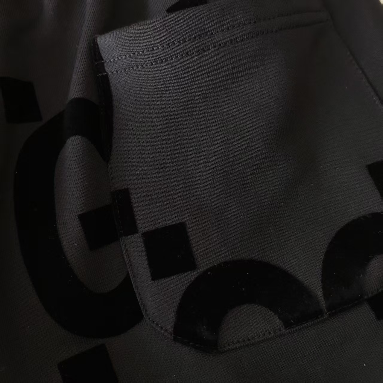 Gucci/古驰 植绒满印logo短裤 380g纯棉面料挺括有型暗纹植绒图案低调奢华有质感