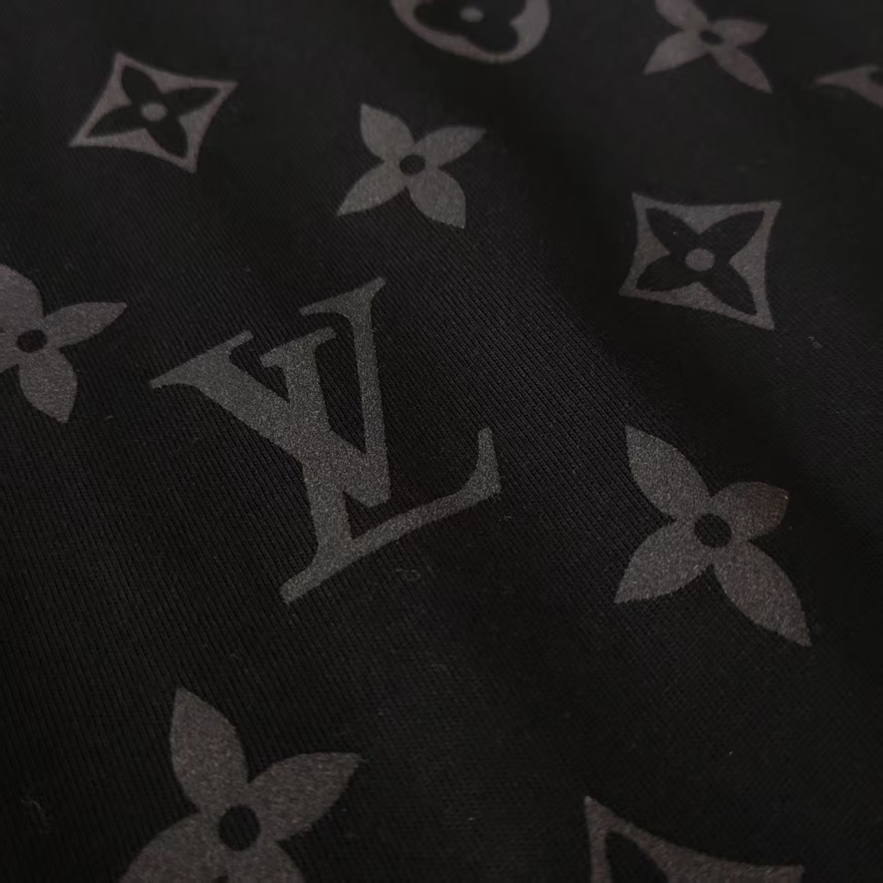 Louis Vuitton路易威登 满印植绒老花字母logo短袖T恤